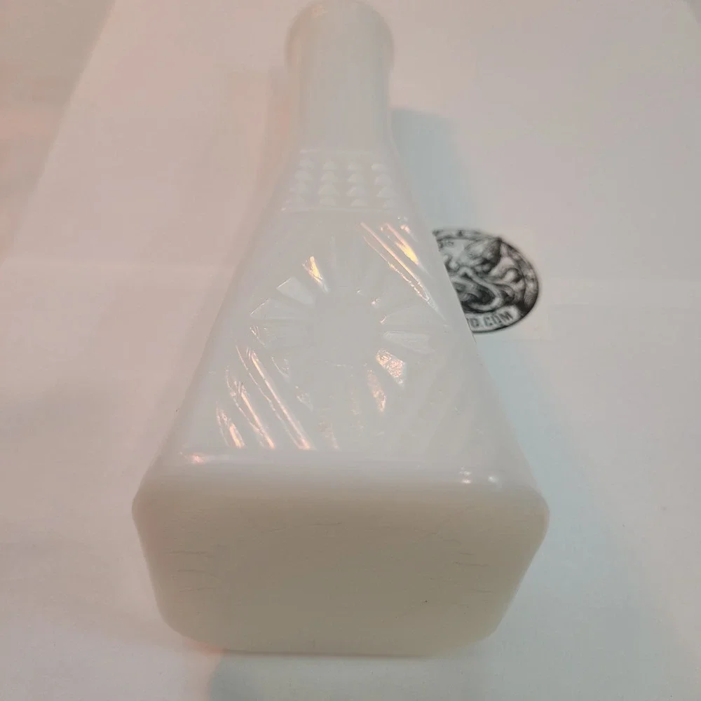 EO Brody Milk Glass Bud Vase M-2000 Sunburst Hobnail White 9 Inch‎ Vintage Decor